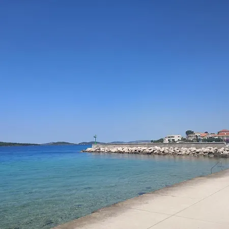 Prvi Red Do Mora Apartmán